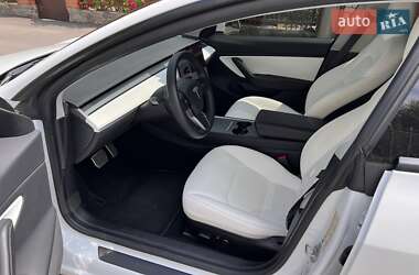 Седан Tesla Model 3 2021 в 