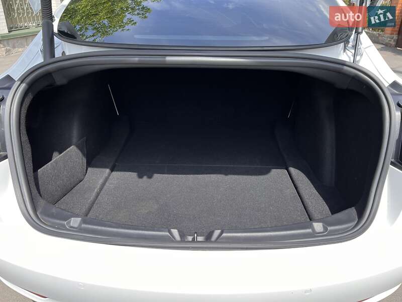 Седан Tesla Model 3 2021 в Полтаві