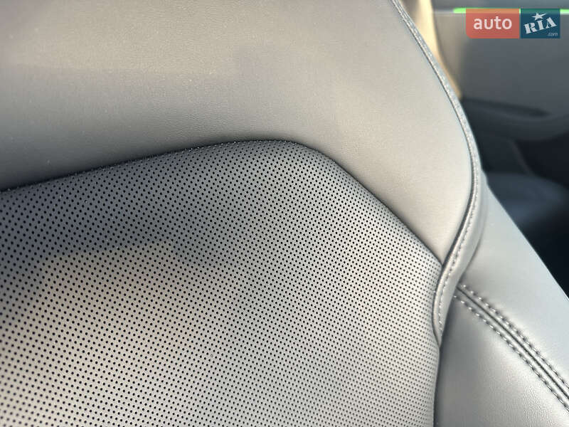 Седан Tesla Model 3 2024 в Хмельницком