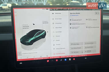Седан Tesla Model 3 2024 в 