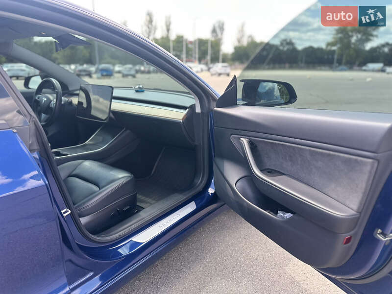 Седан Tesla Model 3 2019 в Днепре