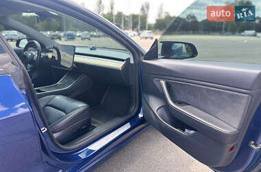 Седан Tesla Model 3 2019 в 