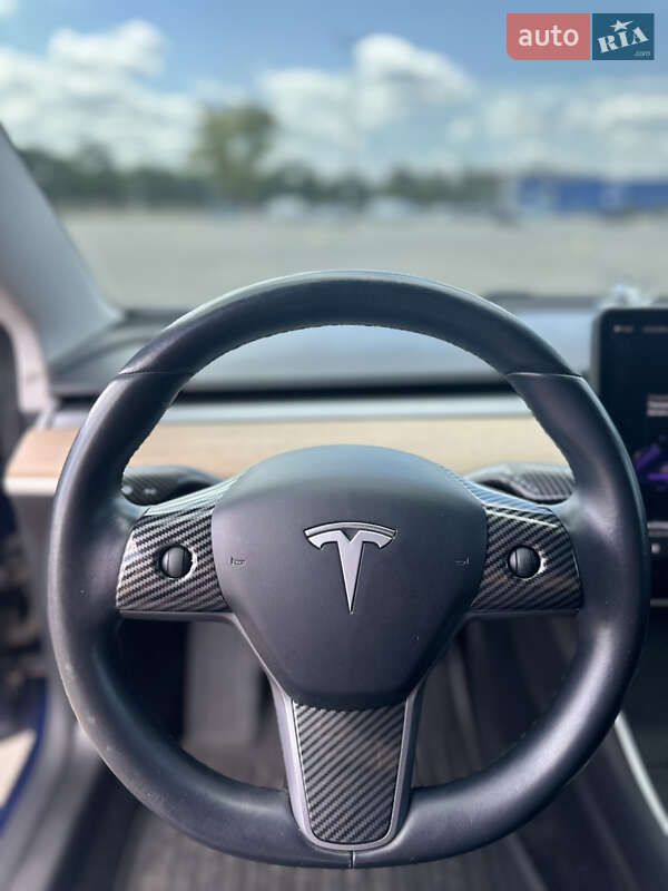 Седан Tesla Model 3 2019 в Днепре