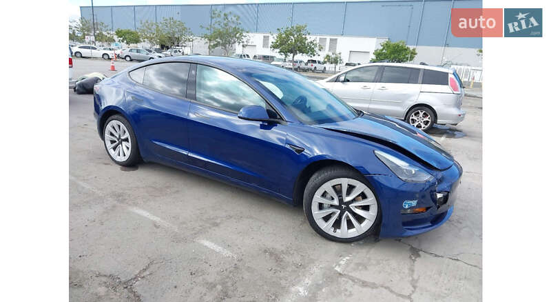 Седан Tesla Model 3 2021 в 