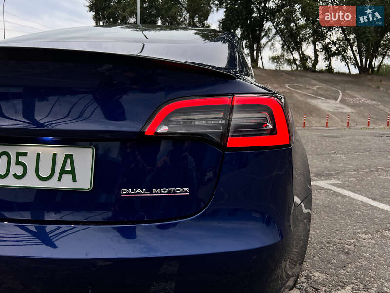 Седан Tesla Model 3 2021 в Киеве