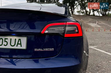 Седан Tesla Model 3 2021 в 