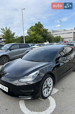 Седан Tesla Model 3 2021 в 