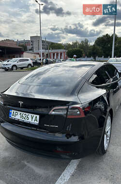 Седан Tesla Model 3 2021 в 