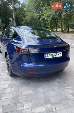 Седан Tesla Model 3 2022 в 