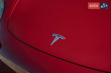 Седан Tesla Model 3 2021 в 