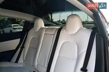 Седан Tesla Model 3 2021 в 