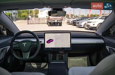Седан Tesla Model 3 2021 в 
