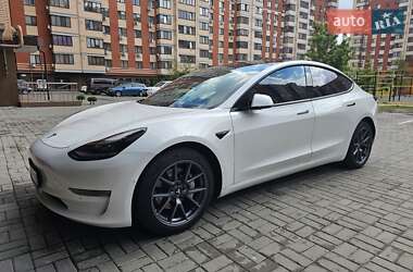 Седан Tesla Model 3 2021 в 