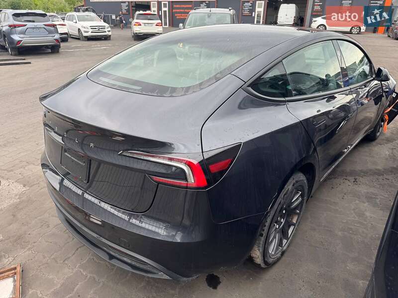 Седан Tesla Model 3 2024 в Львове