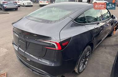 Седан Tesla Model 3 2024 в 