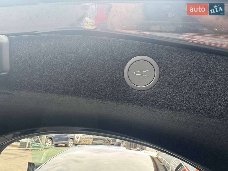 Седан Tesla Model 3 2024 в Львове