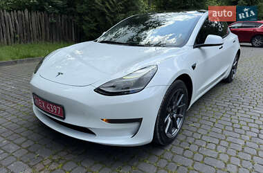 Седан Tesla Model 3 2022 в 