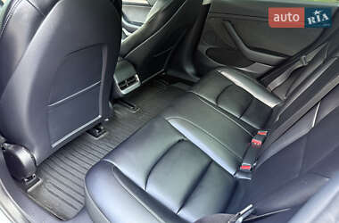 Седан Tesla Model 3 2022 в 
