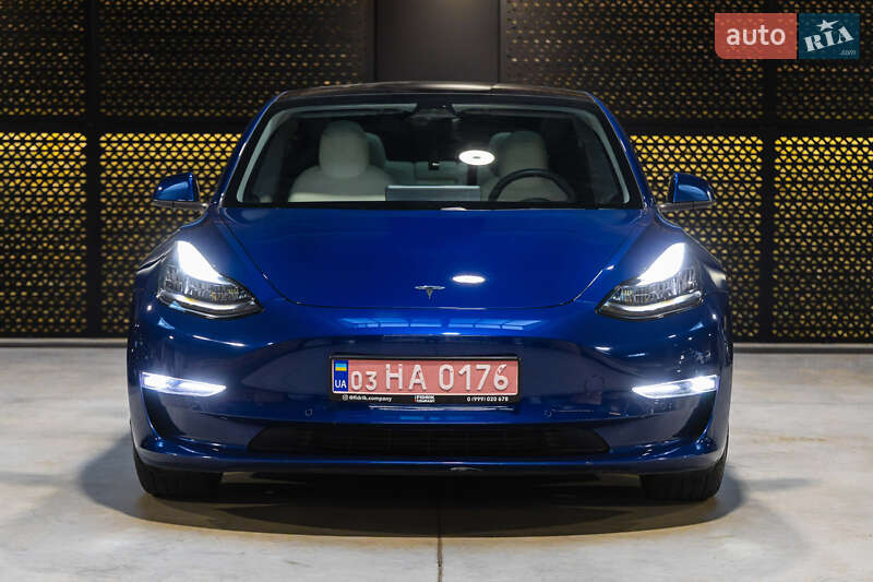 Седан Tesla Model 3 2019 в Луцке