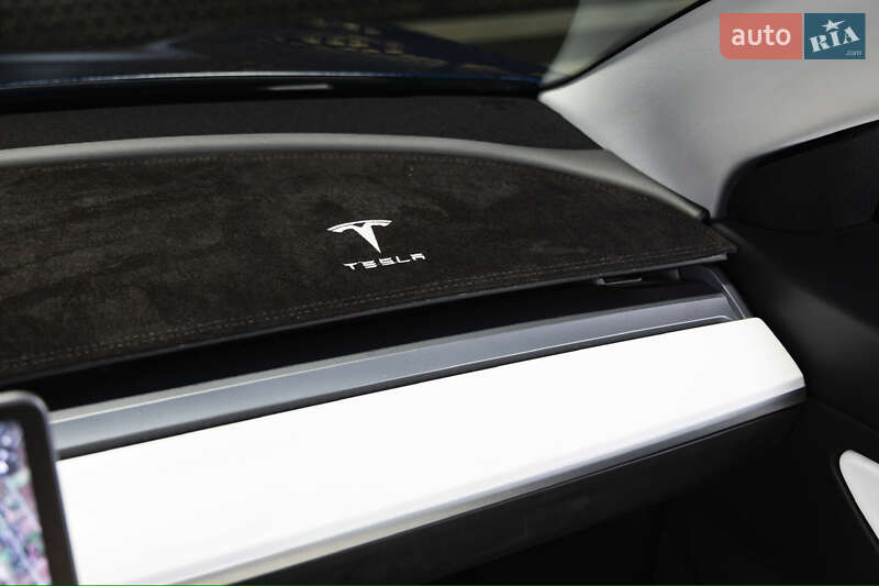 Седан Tesla Model 3 2019 в Луцке