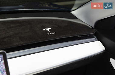 Седан Tesla Model 3 2019 в 