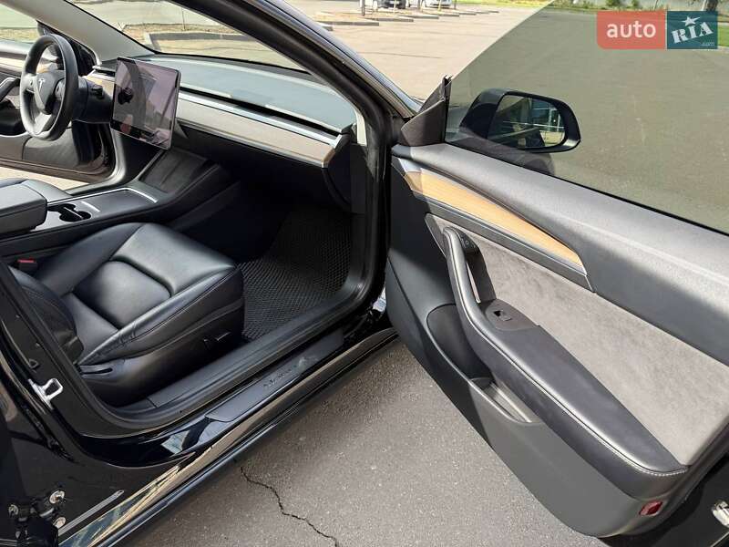 Седан Tesla Model 3 2021 в Дніпрі