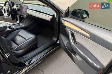 Седан Tesla Model 3 2021 в 