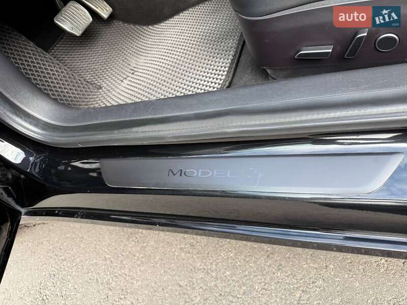 Седан Tesla Model 3 2021 в Дніпрі