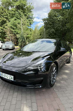Седан Tesla Model 3 2021 в Кам'янському