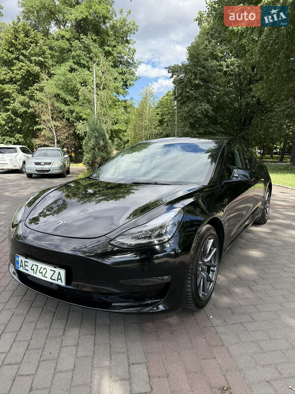 Седан Tesla Model 3 2021 в 
