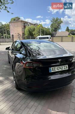 Седан Tesla Model 3 2021 в 