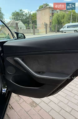Седан Tesla Model 3 2021 в 