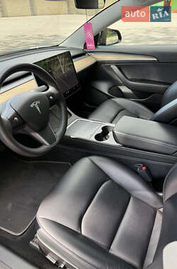 Седан Tesla Model 3 2021 в 