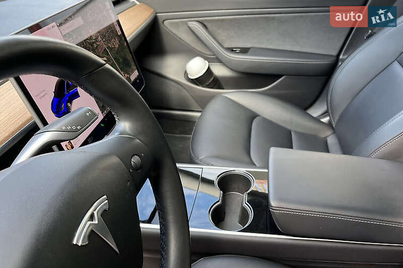 Седан Tesla Model 3 2018 в Києві