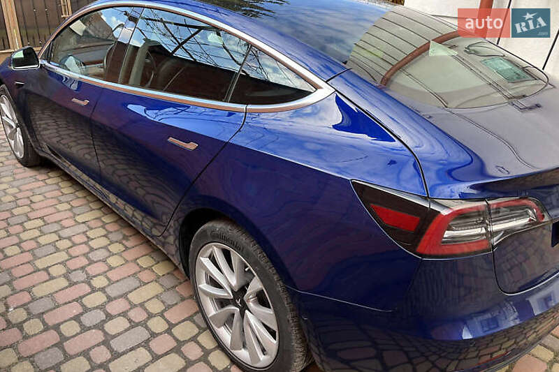 Седан Tesla Model 3 2018 в Києві