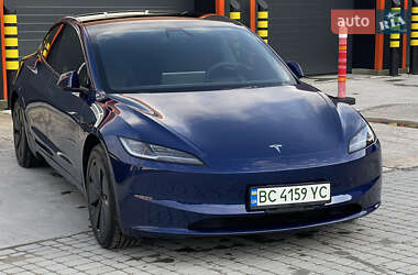 Седан Tesla Model 3 2024 в 