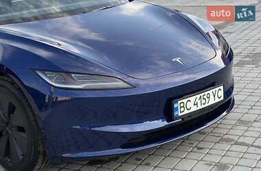 Седан Tesla Model 3 2024 в 