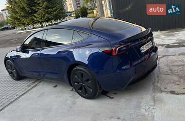 Седан Tesla Model 3 2024 в 
