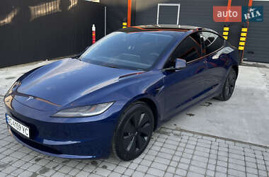 Седан Tesla Model 3 2024 в 