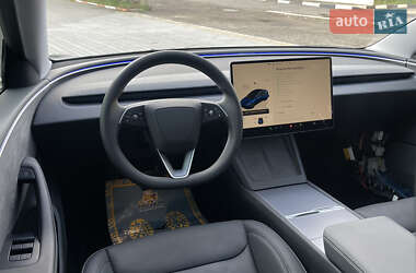 Седан Tesla Model 3 2024 в 