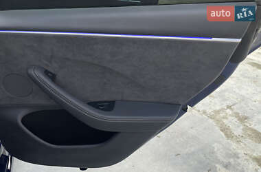 Седан Tesla Model 3 2024 в 