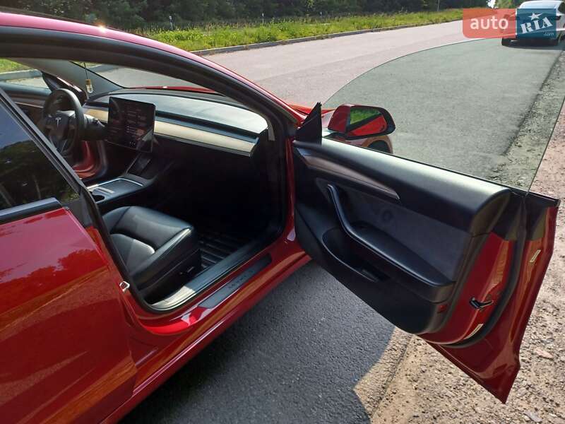 Седан Tesla Model 3 2022 в Хмельницком