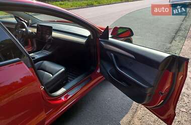 Седан Tesla Model 3 2022 в 