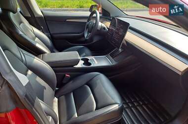 Седан Tesla Model 3 2022 в 