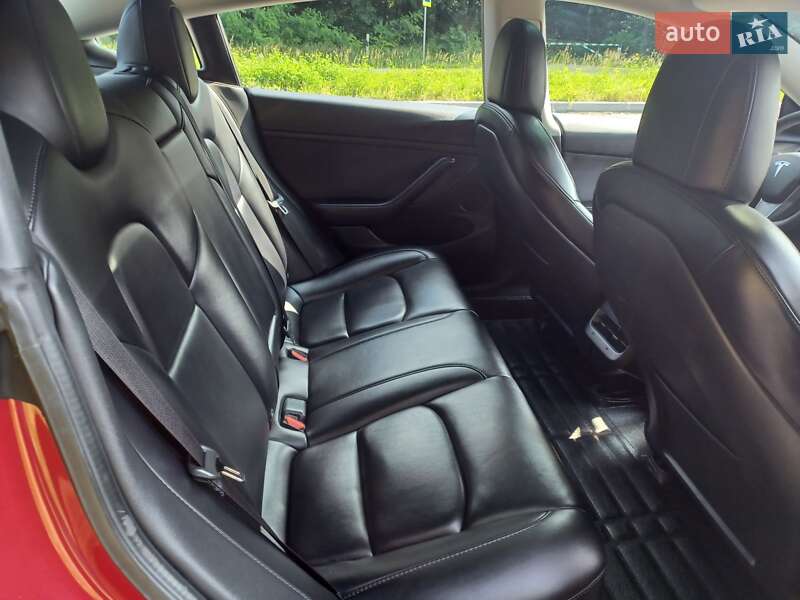 Седан Tesla Model 3 2022 в Хмельницком