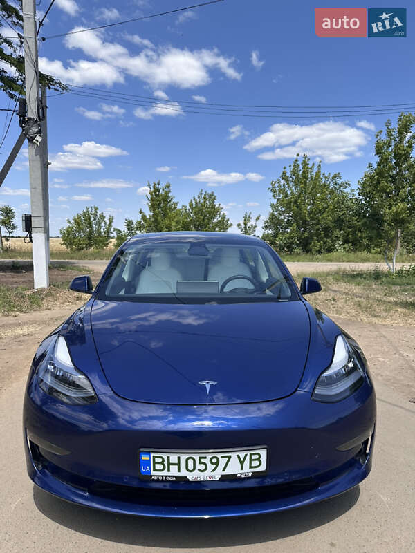 Tesla Model 3 2020