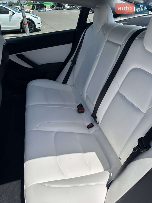 Седан Tesla Model 3 2020 в Одесі
