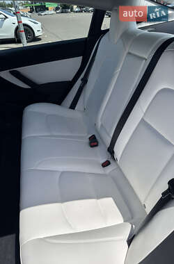 Седан Tesla Model 3 2020 в 