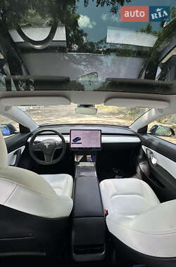 Седан Tesla Model 3 2020 в 