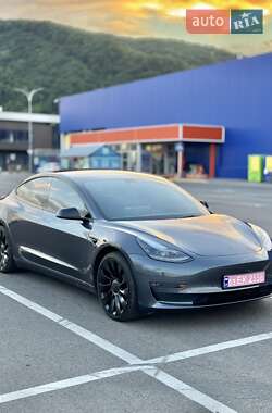 Седан Tesla Model 3 2022 в 